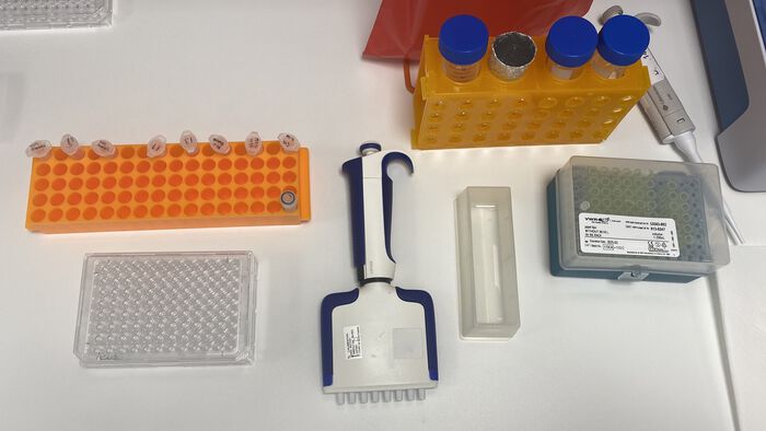 labutstyr, arbeidsbenk, pipette