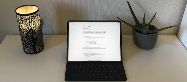 Bildet kan inneholde: teknologi, elektronisk apparat, datamaskin, potteplante, laptop.