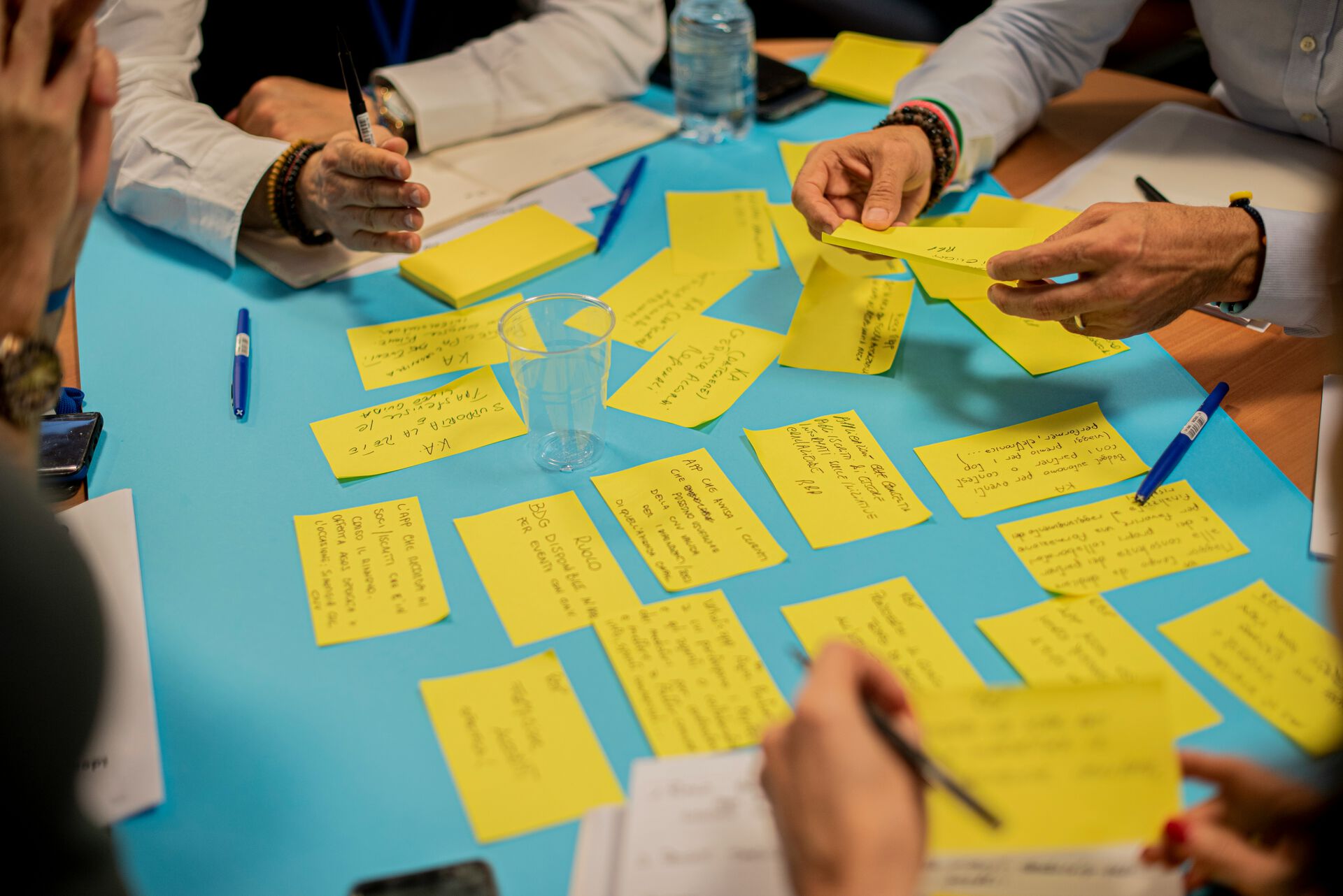 Image may contain: Hand, Table, Post-it note, Green, Yellow.