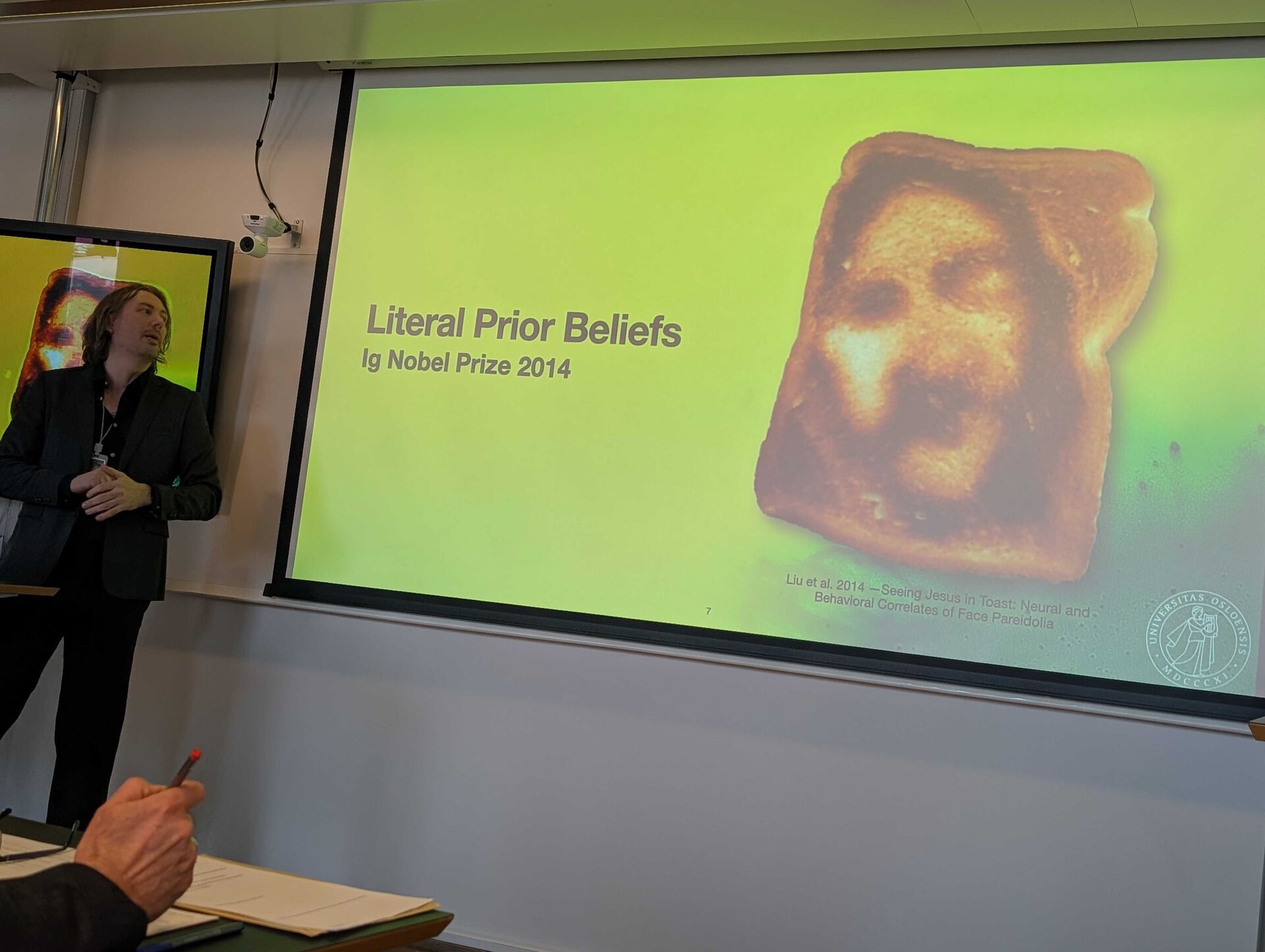 Marius is presenting at his trial lecture