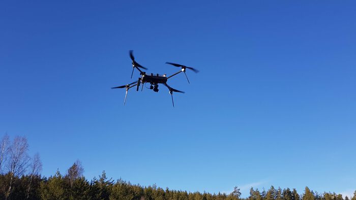 Bildet kan inneholde: himmel, blå, fly, kjøretøy, flygning.