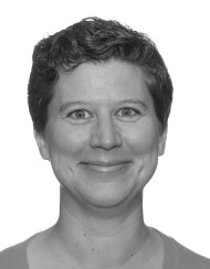 Bildet kan inneholde: panne, smil, hake, øyenbryn, øye.