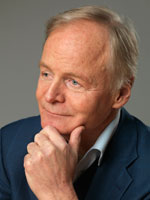 Bildet kan inneholde: gest, kjole skjorte, halsbånd, tommel, blazer.