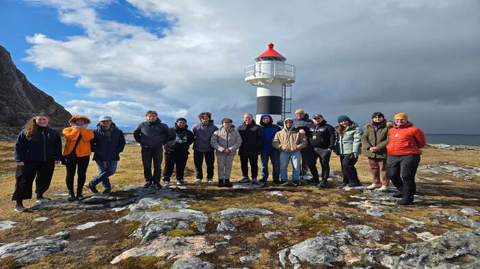 Bildet kan inneholde: stein, høylandet, terreng, smil, geologi.