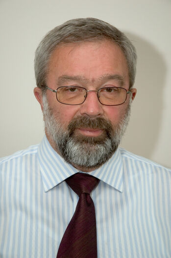 Tie ,Eyewear ,Facial hair ,Chin ,Cheek.