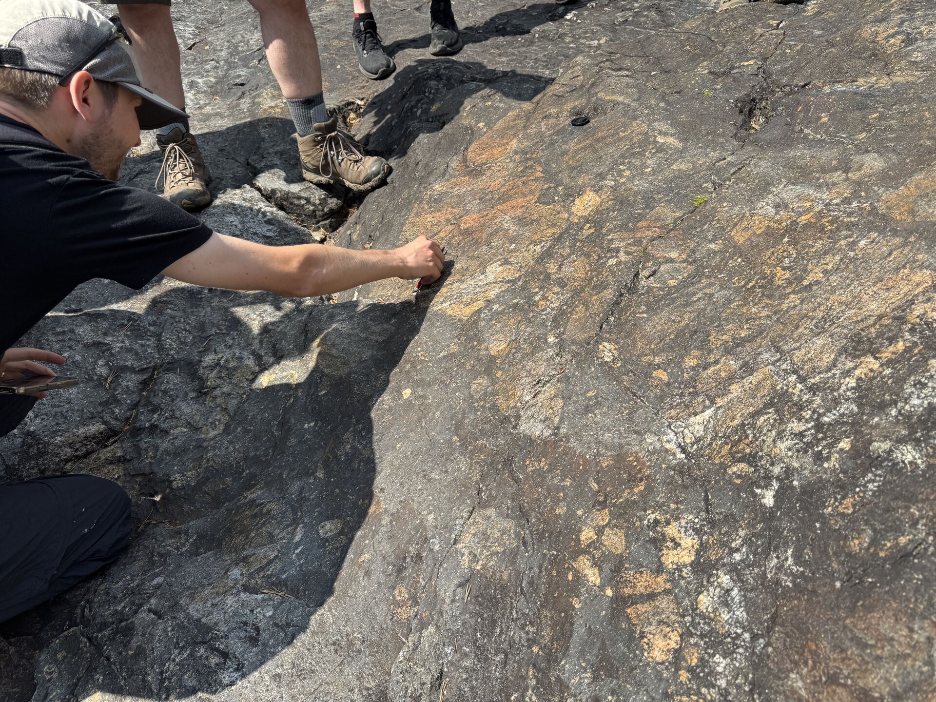Bildet kan inneholde: stein, berggrunn, geologisk formasjon, geologisk fenomen, eventyr.
