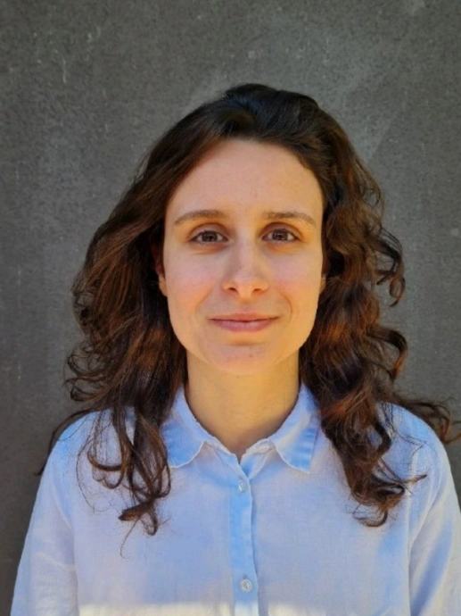 Smiling PhD-Candidate Elena López-Contreras González