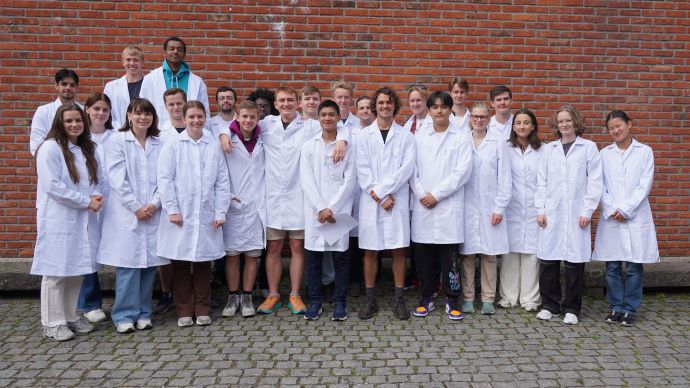 Bachelorstudenter på studieprogrammet Fornybar energi og nanoteknologi.