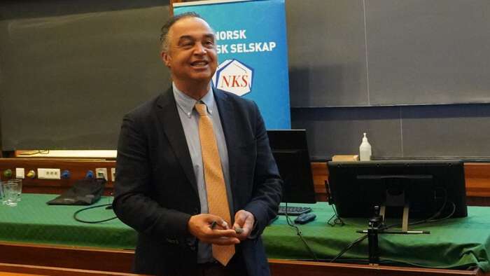 Professor Jérôme Lacour fra Université de Genève, forsker på å utvikle nye metoder for asymmetrisk syntese av legemidler. Lacour holdt årets Hassel-forelesning.