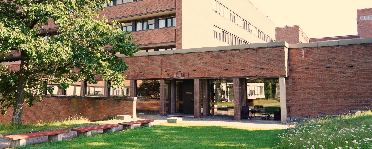 Bildet kan inneholde: bygning, anlegg, eiendom, vindu, arkitektur.