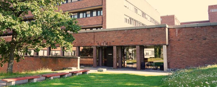 Bildet kan inneholde: bygning, anlegg, eiendom, vindu, arkitektur.