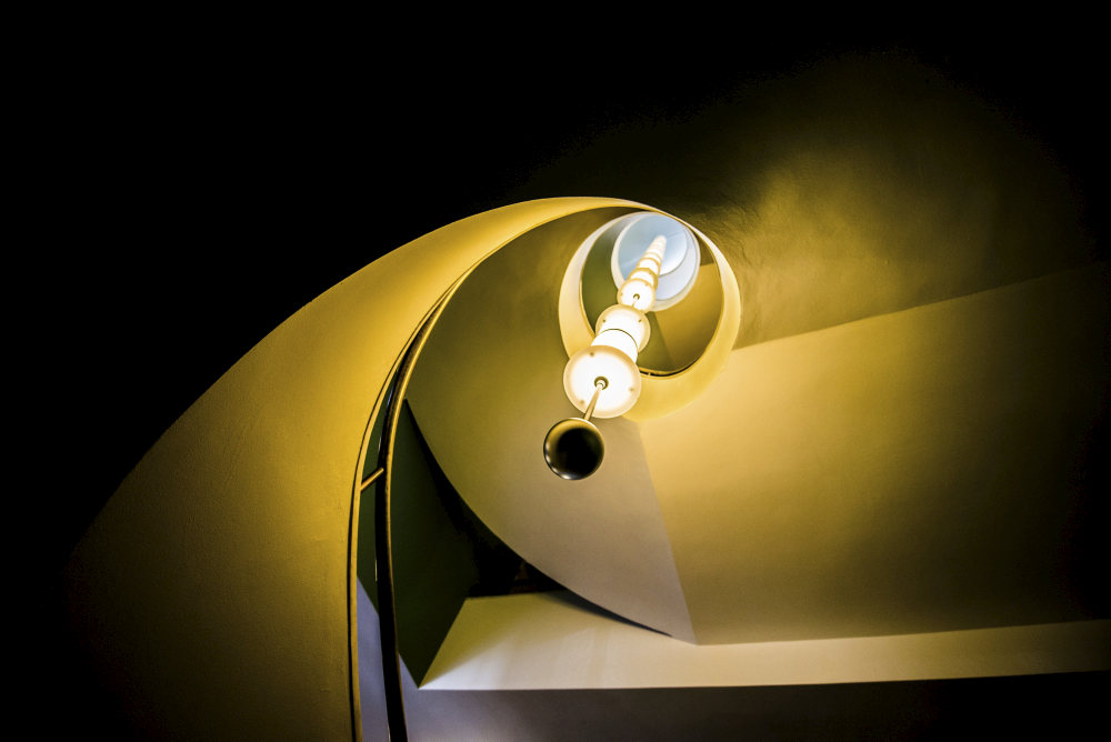 Bildet kan inneholde: bilbelysning, astronomisk objekt, bildesign, kunst, sirkel.