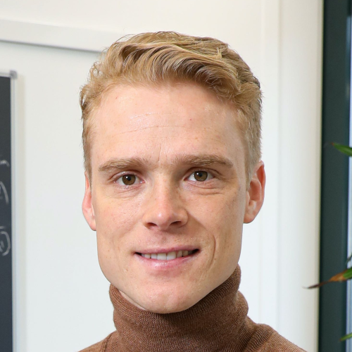 Bildet kan inneholde: person, hake, kinn, øyenbryn, panne.