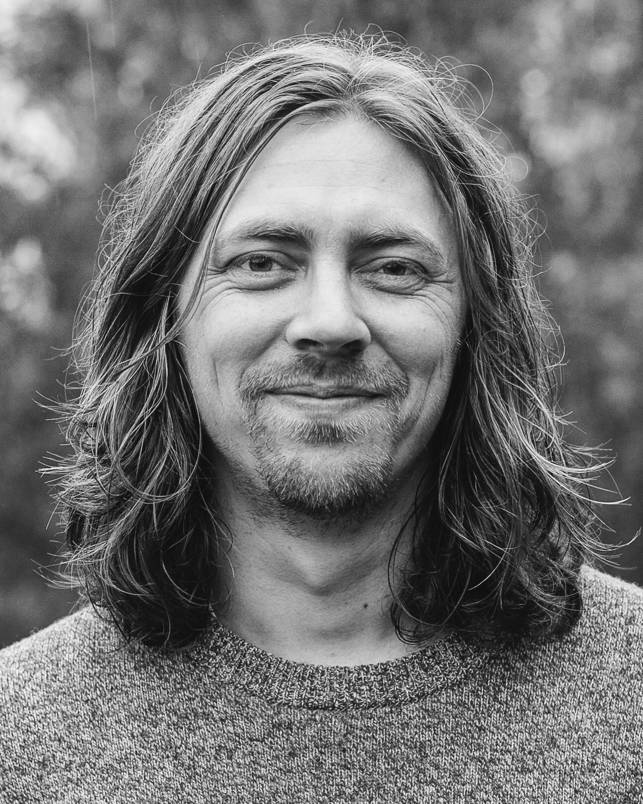 Bildet kan inneholde: klær, hår, hake, fotografi, kinn.