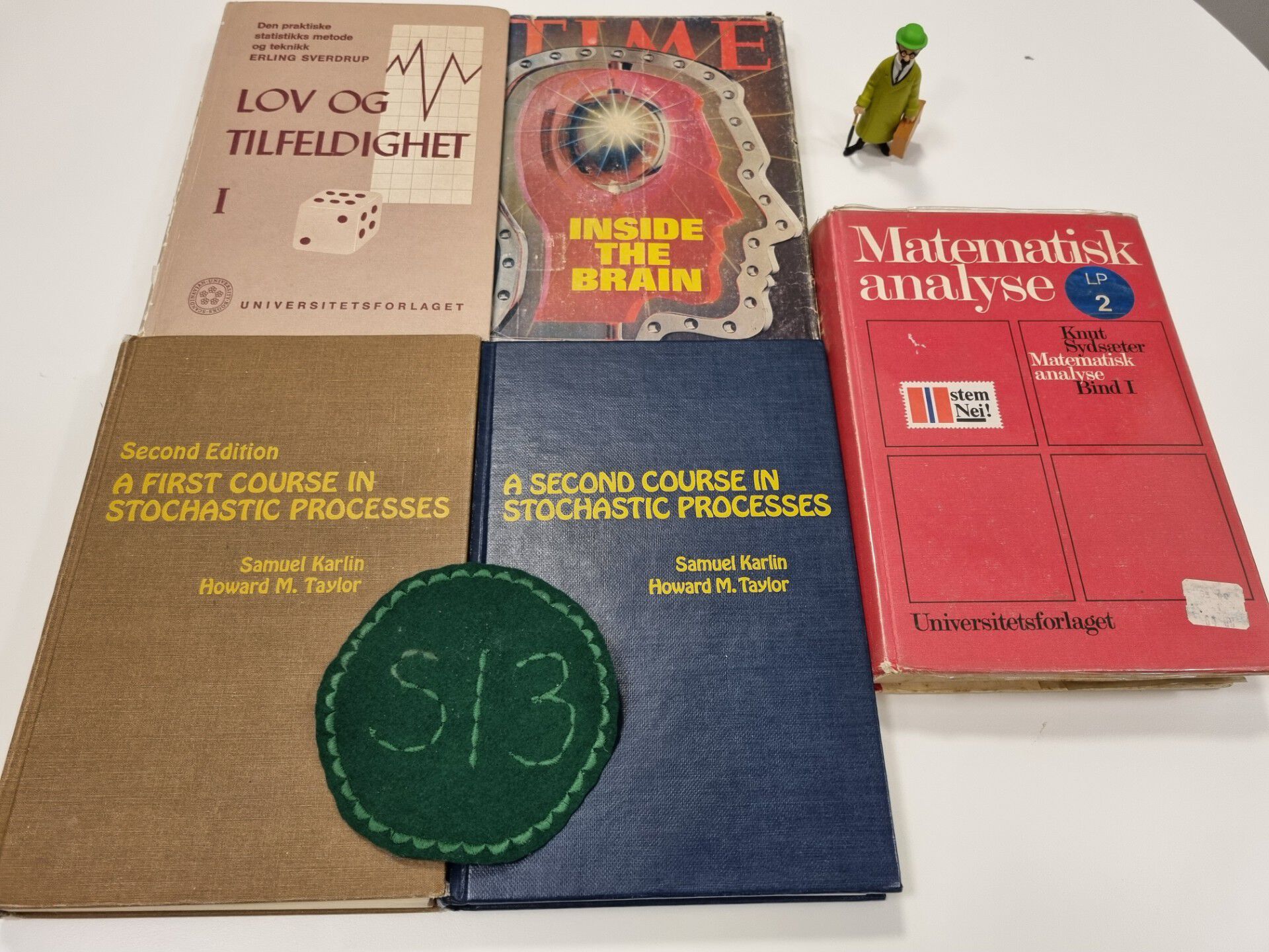 Bildet kan inneholde: bok, utgivelse, papirprodukt, bokomslag, papir.