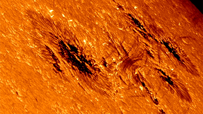 Bildet kan inneholde: oransje, geologisk fenomen, astronomisk objekt