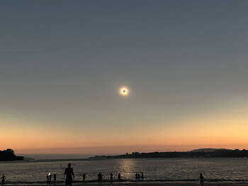 Image may contain: Astronomical object, Sun, atmospheric phenomenon, Dusk, Moon.